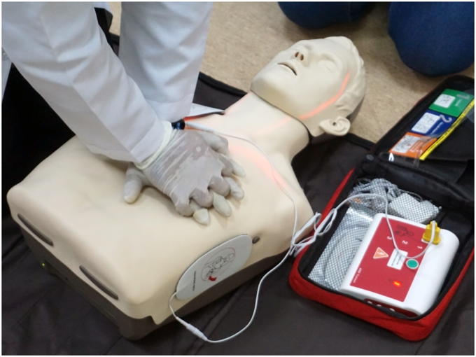 Automated External Defibrillator ಬಳಸಿ