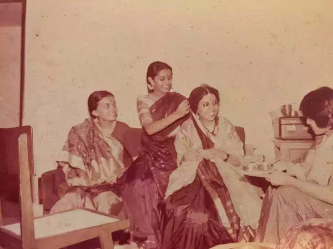 Swara Bhasker&#39;s mother wearing the same saree at her marriage