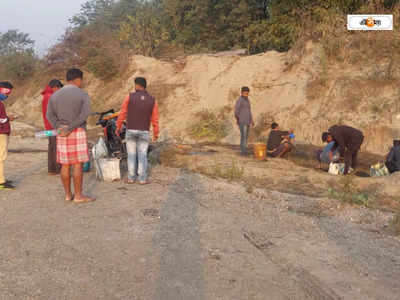 Siliguri News : শিলিগুড়িতে উলটে গেল ট্যাঙ্কার, পেট্রল ভেবে বোতাল-জারে  তরল সংগ্রহের হুড়োহুড়ি