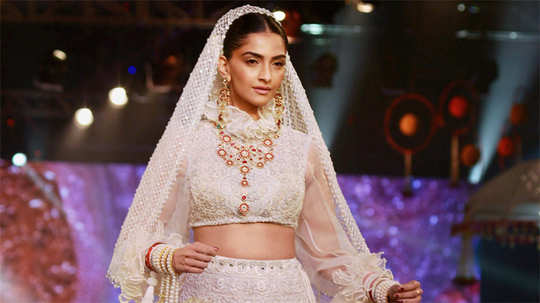 sonam kapoor looks like goddess in this white bridal lehenga