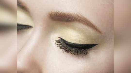 how to apply eyeliner for beginners