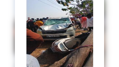 महाप्रसादाच्या मंडपात शिरली कार; कारचे स्टीअरिंग अचानक लॉक झाल्यामुळे घडली घटना