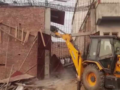 दर्दनाक हादसा: Ghaziabad में निर्माणाधीन में मकान का लिंटर ढहा... मलबे में दबकर 2 लोगों की मौत, 4 घायल