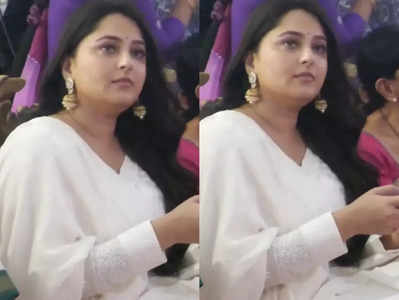 Anushka Shetty లేటెస్ట్ లుక్స్ చూసి ఖంగు తిన్న ఫ్యాన్స్.. ఆంటీలా ఉందంటూ ట్రోలింగ్