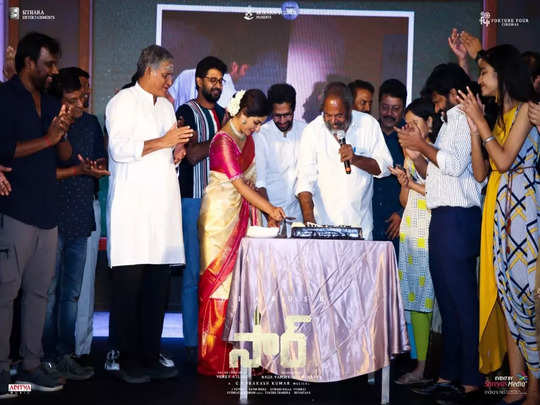 Dhanush, Sir success meet: தனுஷ் இல்லாமல் நடந்த சார் சக்சஸ் மீட் புகைப்படங்கள் 