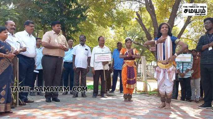 உலகத் தாய்மொழி தினத்தையொட்டி தமிழ் ஆட்சி மொழி சட்ட வார விழிப்புணர்வு பேரணி கரூரில் நடைபெற்றது