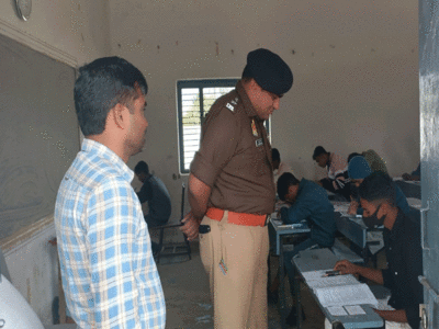 UP Board Exam 2023 : आजमगढ़ परीक्षा में पकड़े गए 4 मुन्ना भाई, छात्रों पर दर्ज हुआ मुकदमा
