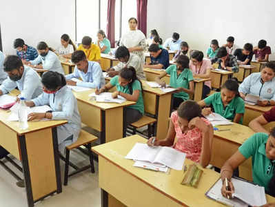 इंग्लिश के पेपर में छप गया आंसर, महाराष्ट्र में 12वीं बोर्ड परीक्षा के पहले पेपर में हुई गजब की गड़बड़ी