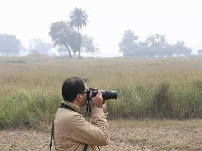 फोटोग्राफी करते आईपीएस विकास वैभव