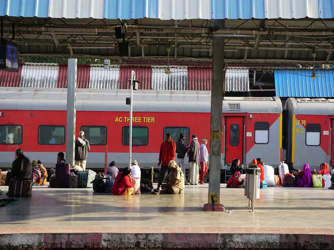 ​<strong>मुंबई जाने के लिए भी शुरू की गई स्पेशल ट्रेन -</strong>​