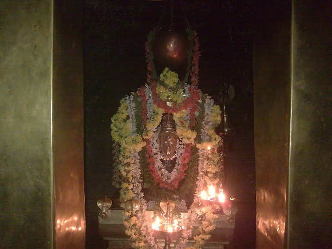 ನೆಲ್ಲಿ ತೀರ್ಥ ಗುಹಾಲಯ