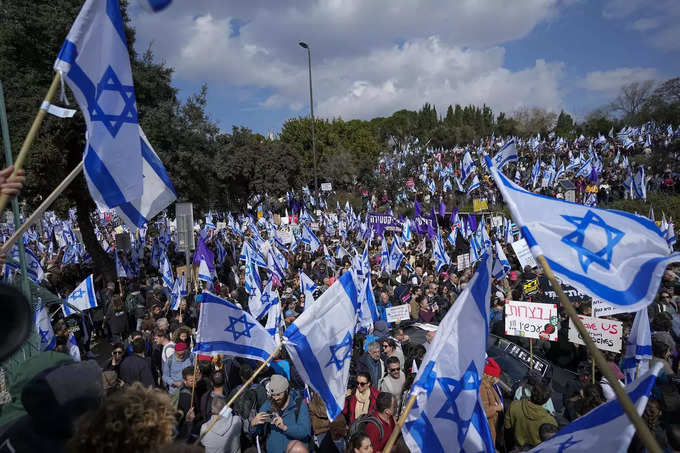 Netanyahu launches contentious overhaul as thousands protest
