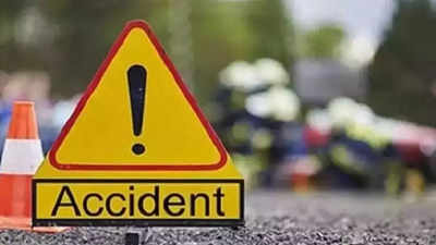 ITO रिंग रोड पर तेज रफ्तार कार डिवाइडर टकराकर दूसरी गाड़ी से भिड़ी, 2 लोगों की मौत