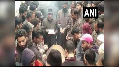 Kashmiri Pandits Protest: ನಮ್ಮನ್ನು ನಾಯಿಗಳಂತೆ ಸಾಯಿಸುತ್ತಿದ್ದಾರೆ: ಕೇಂದ್ರದ ವಿರುದ್ಧ ಕಾಶ್ಮೀರಿ ಪಂಡಿತರ ಆಕ್ರೋಶ