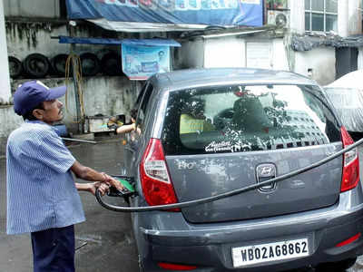 Petrol Price Today: মাসের শেষেও চড়া জ্বালানির দাম, কলকাতা সহ দেশের অন্য শহরে আজ পেট্রল কত?