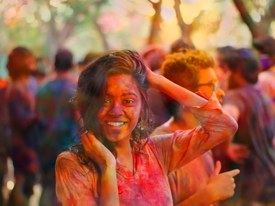 Holi 2023 :നിറങ്ങളുടെ ഉത്സവമായ ഹോളി തീയതി, മുഹൂര്‍ത്തം, ഐതീഹ്യം, പ്രാധാന്യം, ആഘോഷങ്ങള്‍ എല്ലാം അറിയാം