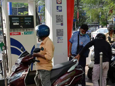 Petrol and Diesel Price Today: মাসের শুরুতেই দামি পেট্রল, কলকাতায় আজ জ্বালানি কত?