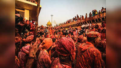 ये हैं होली की अजीबो गरीब परंपरा, कहीं लट्ठ मार तो कहीं स्टंट करके मनाया जाता है रंगों का त्‍योहार