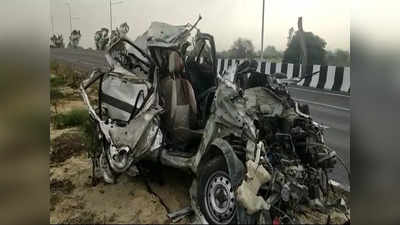 Hapur में तेज रफ्तार कार खड़े ट्रक में घुसी, 4 लोगों की मौत, बच्ची गंभीर