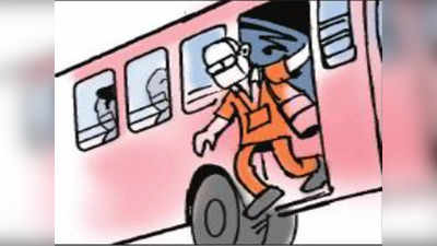 Delhi Crime: मास्क लगाया, चाकू दिखाया और लूट ली पूरी बस, 3 बदमाशों ने 30 सवारियों से भरी बस में की लूटपाट
