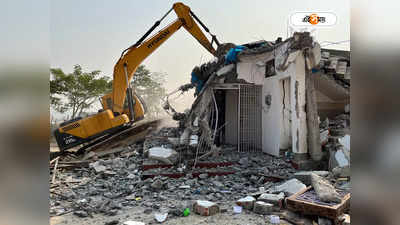 Eviction In Assam : দয়া করে ঘর ভেঙে দিয়ো না, পুলিশের বুলডোজারের সামনে কাতর অর্তি একরত্তির