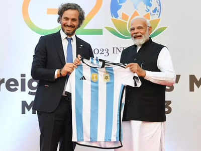 PM Modi Argentina jersey: पीएम मोदी को गिफ्ट में मिली अर्जेंटीना फुटबॉल टीम की जर्सी, किसने और कहां दिया ये खास तोहफा?