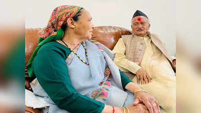 पुष्कर सिंह धामी के घर पहुंचे महाराष्ट्र के पूर्व राज्यपाल, Uttarakhand CM की मां को बहन कहकर हाल जाना