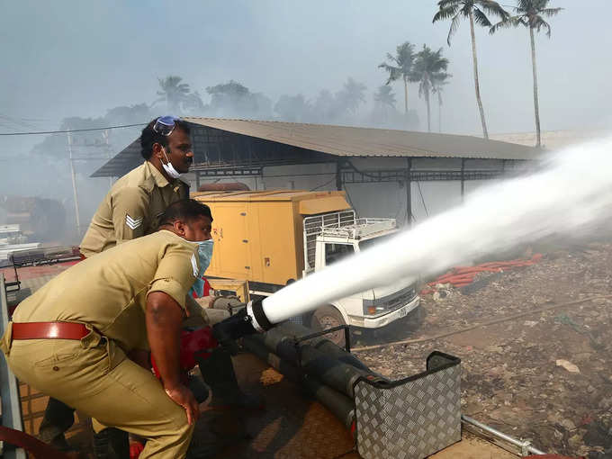 തീ നിയന്ത്രണ വിധേയം