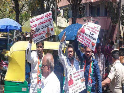Congress Protest: ಕಾಂಗ್ರೆಸ್ ನಾಯಕರ ಬಗ್ಗೆ ನಳಿನ್ ಕುಮಾರ್ ಕಟೀಲ್ ಅವಹೇಳನಕಾರಿ ಹೇಳಿಕೆ: ಬಿಜೆಪಿ ಕಚೇರಿಗೆ ಮುತ್ತಿಗೆ ಯತ್ನ, ಕೈ ಕಾರ್ಯಕರ್ತರು ಪೊಲೀಸ್ ವಶಕ್ಕೆ