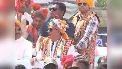 पगड़ी, काला चश्मा और बंडी... भगोरिया उत्सव में सीएम शिवराज सिंह चौहान का दिखा देसी फैशन