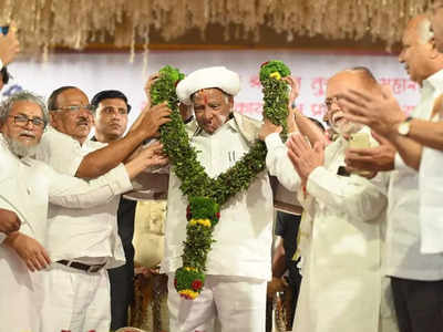 तुकाराम पगडी घालून सत्कार, २४ वर्षांनी शरद पवार देहूत संत तुकाराम महाराज मंदिरात