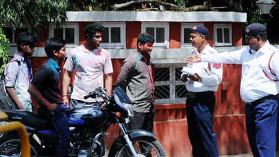 दिल्ली ट्रैफिक पुलिस की तैयारी है सारी, सड़क पर हुड़दंग और नियम तोड़ना पड़ेगा भारी