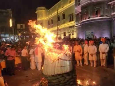 राजवाड़ा में होलिका दहन के बाद पूरा शहर खेलता है होली, जानें क्या है 295 साल पुरानी परंपरा