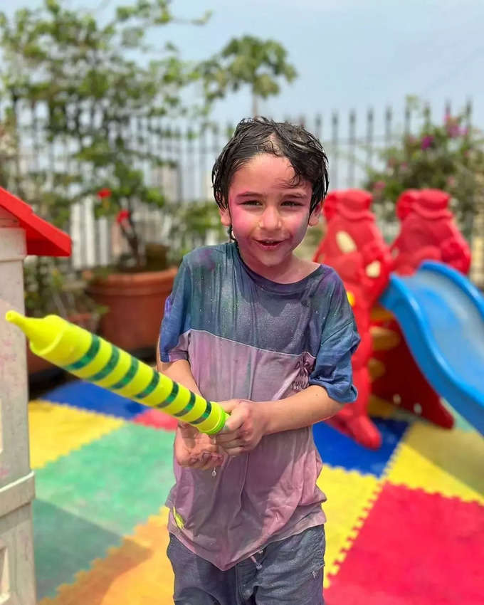 taimur holi