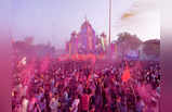 Happy Holi: 25000 કિલો રંગથી રંગાયું સાંળગપુરધામ, જુઓ ભવ્ય રંગોત્સવની તસવીરો