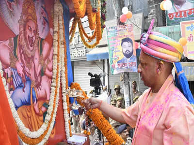 Yogi: होली पर भगवान नरसिंह की रंगभरी शोभायात्रा में शामिल हुए सीएम योगी, त्योहार पर बताई सांस्कृतिक ताकत