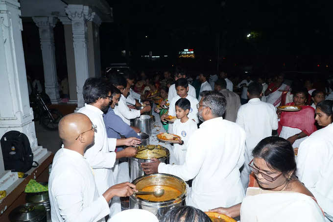 సభ్యులకు విందు