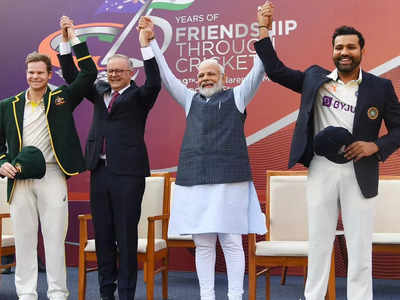IND vs AUS: पीएम मोदी ने पहले रोहित शर्मा, फिर ऑस्ट्रेलियाई प्रधानमंत्री का हाथ खींचा और... यह तस्वीर बहुत कुछ कहती है 