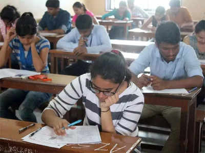SSC Exam: दहावी वेळापत्रकात तारखांबाबत संभ्रम, परीक्षा केंद्रावर विद्यार्थ्यांची धांदल 