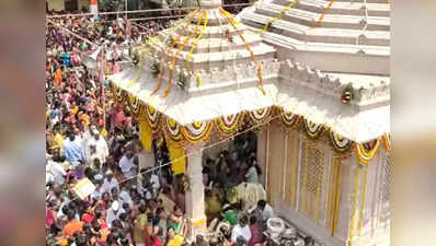 ಅಫಜಲಪುರದಲ್ಲಿ ಶ್ರೀಗುರು ಮಳೇಂದ್ರ ಶಿವಾಚಾರ್ಯರ ಕರ್ತೃ ಗದ್ದುಗೆಗೆ ಹೆಲಿಕ್ಯಾಪ್ಟರ್ ನಿಂದ ಪುಷ್ಪಾರ್ಚನೆ