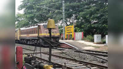 രണ്ടു കുട്ടികളുമായി യുവതി റെയിൽ പാളത്തിൽ, പോലീസ് സ്റ്റേഷനിലേക്ക് ഓട്ടോ ഡ്രൈവറുടെ കോള്‍; ജീവിതത്തിലേക്ക് തിരികെ എത്തിച്ച് പോലീസ്