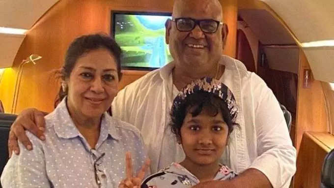 satish-kaushik-family