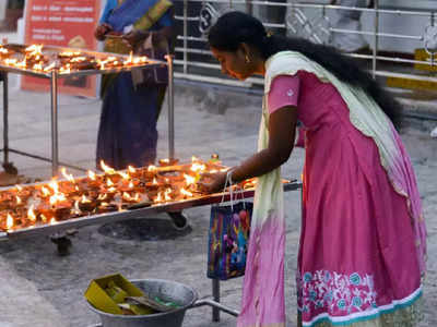 Shani Chalisa: প্রতি শনিবার পাঠ করুন শনি চালিশা, খুশি হবেন বড় ঠাকুর! কমবে অশুভ প্রভাব