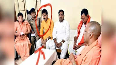 Yogi आदित्यनाथ के साथ माफिया की तस्वीरें, सपा नेता आईपी सिंह ने फोटो ट्वीट कर UP CM पर बोला हमला