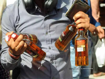 Liquor Sale on Holi: रंगों के त्योहार में जमकर छलके जाम, होली पर 14 करोड़ की शराब गटक गए नोएडा वासी