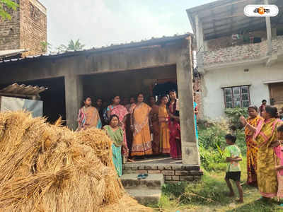 Mid day Meal : খিচুড়িতে পোকা! ICDS সেন্টারে তালা মেরে বিক্ষোভ এলাকাবাসীর