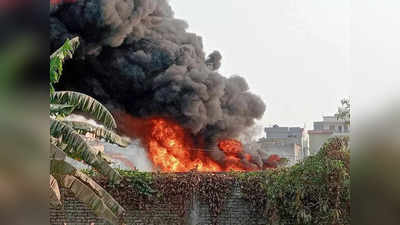 Patna Fire News: पटना में प्लास्टिक गोदाम में आग, लाखों के पाइप जलकर राख
