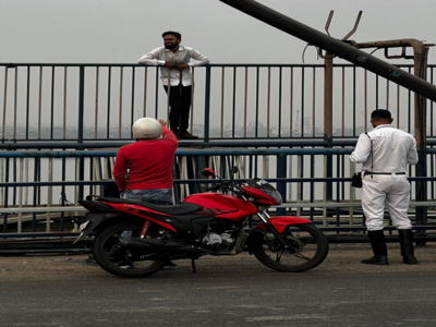 पत्नी से झगड़ा कर क्रिमिनल लॉयर पहुंचा हुगली ब्रिज, पुलिस के सामने गंगा नदी में कूदकर दे दी जान
