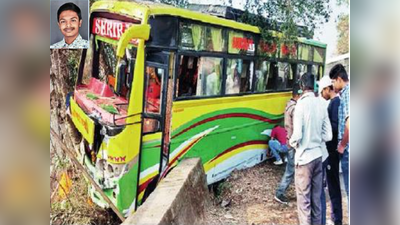 नियतीची भीषण खेळी! टायर फुटल्याने ट्रॅव्हल थेट धडकली दुचाकीला; विद्यार्थ्याचा जागीच मृत्यू