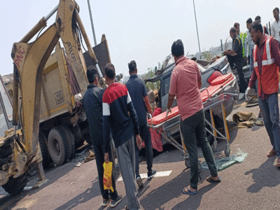 Sultanpur Accident : पूर्वांचल एक्सप्रेस वे पर रफ्तार का कहर, डंपर से टकराई कार, 5 लोगों की मौत